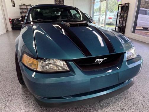2004 Ford Mustang Mach I