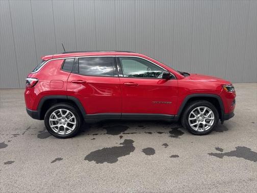 2023 Jeep Compass Latitude Lux FWD