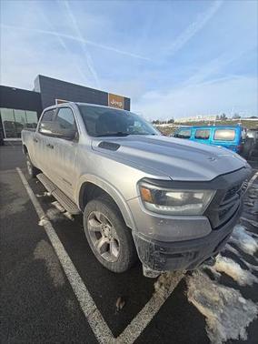 2021 RAM 1500 Big Horn Crew Cab 4x4 64' Box