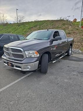 2017 RAM 1500 Big Horn Crew Cab 4x4 57' Box