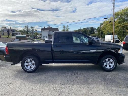 2017 RAM 1500 Express Quad Cab 4x4 64' Box