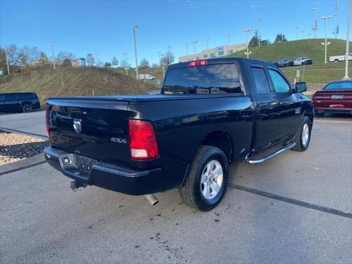 2017 RAM 1500 Express Quad Cab 4x4 64' Box