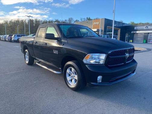 2017 RAM 1500 Express Quad Cab 4x4 64' Box
