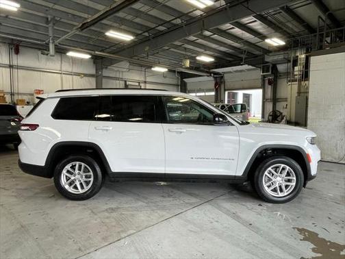 2022 Jeep Grand Cherokee L Laredo 4x4