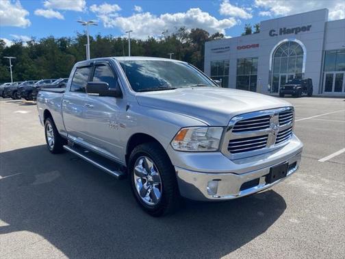 2017 RAM 1500 Big Horn Crew Cab 4x4 64' Box