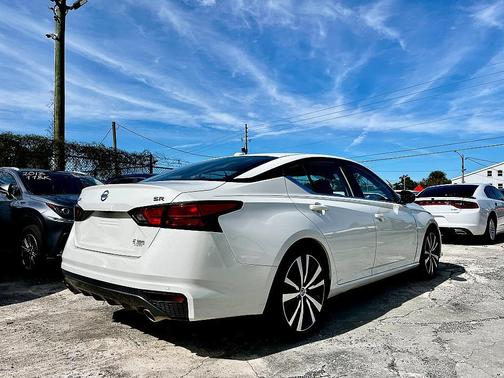 2021 Nissan Altima 25 SR 4dr Sedan
