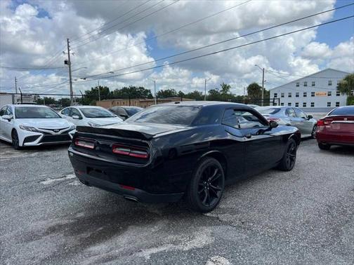 2017 Dodge Challenger SXT