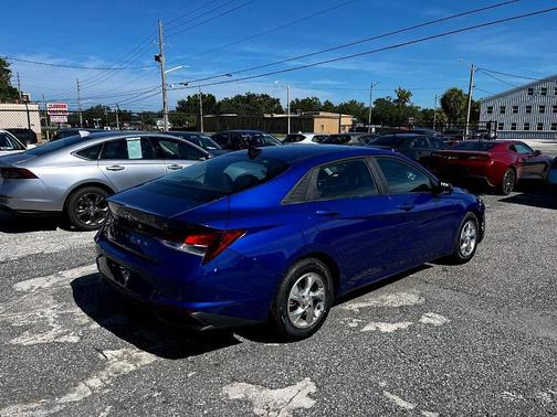 2023 Hyundai ELANTRA SE