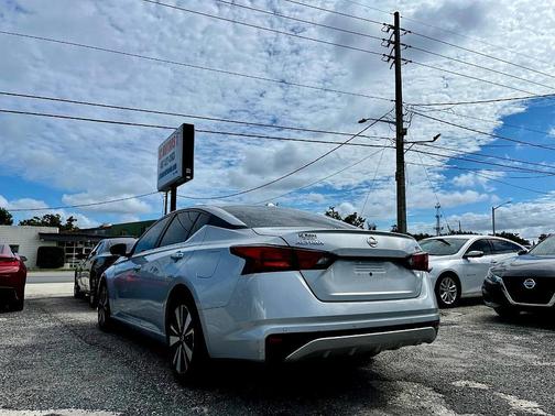 2021 Nissan Altima 25 SV 4dr Sedan