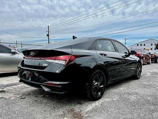 2022 Hyundai ELANTRA SEL