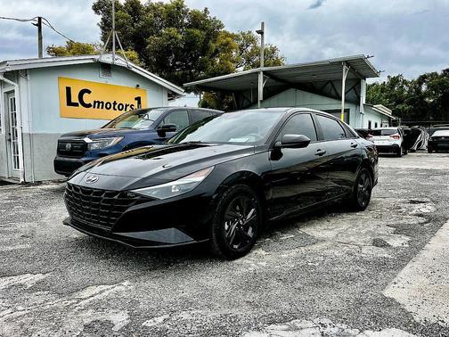 2022 Hyundai ELANTRA SEL
