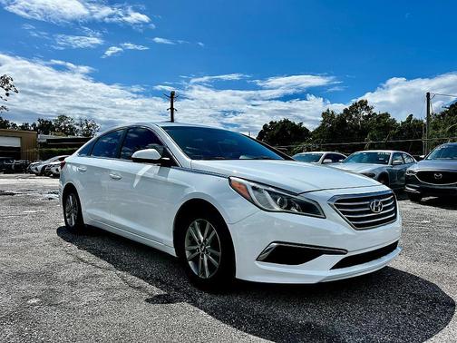 2017 Hyundai SONATA SE
