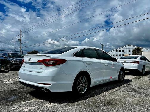 2017 Hyundai SONATA SE
