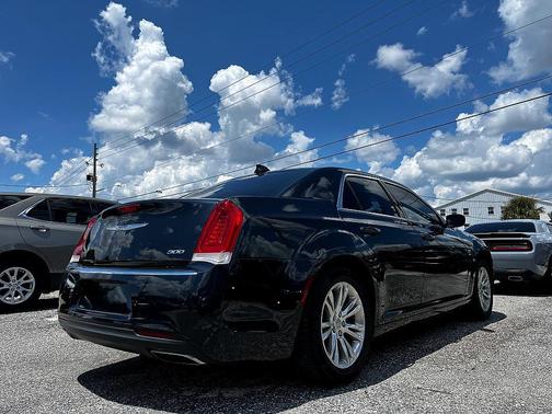 2016 Chrysler 300 Limited