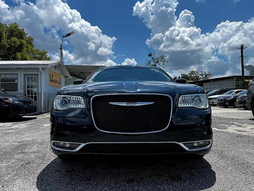 2016 Chrysler 300 Limited