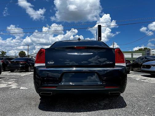 2016 Chrysler 300 Limited