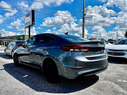 2018 Hyundai ELANTRA SE