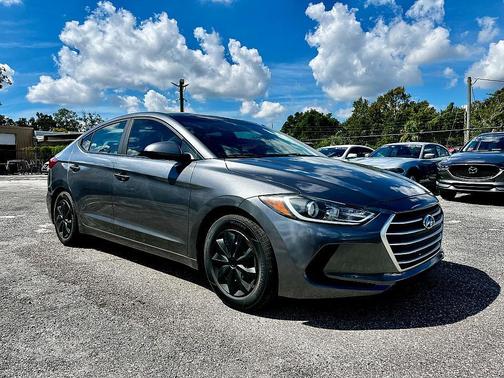 2018 Hyundai ELANTRA SE