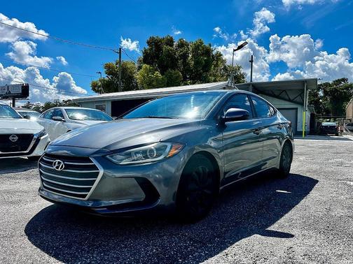 2018 Hyundai ELANTRA SE
