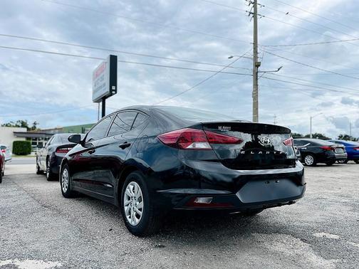 2020 Hyundai ELANTRA SE