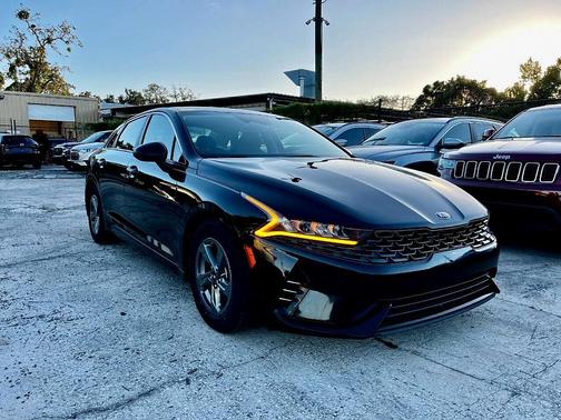 2021 Kia K5 LXS 4dr Sedan