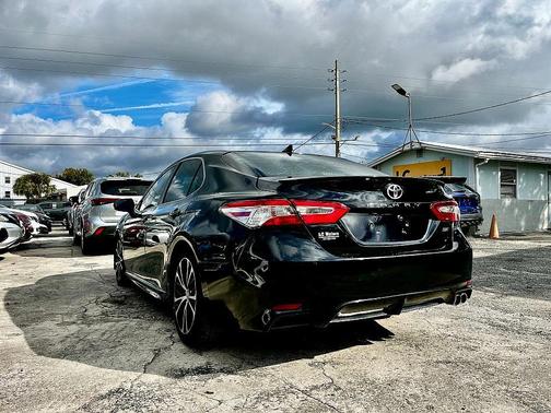 2020 Toyota Camry SE