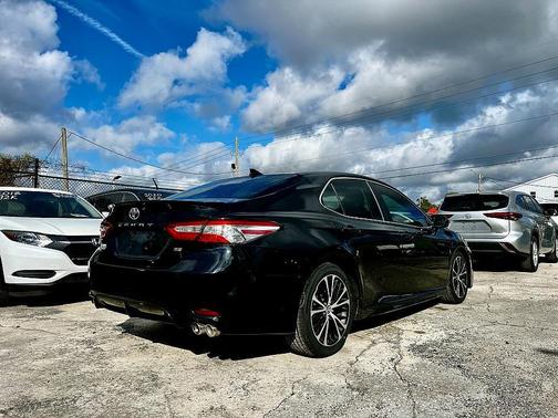 2020 Toyota Camry SE