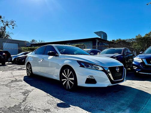 2022 Nissan Altima SR FWD