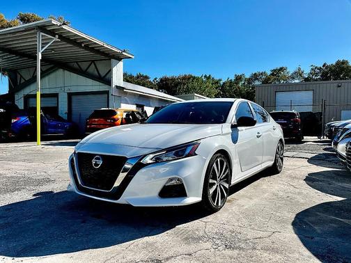 2022 Nissan Altima SR FWD