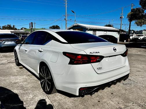 2022 Nissan Altima SR FWD