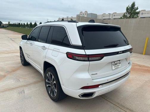 Bright White Clearcoat 2023 Jeep Grand Cherokee Overland