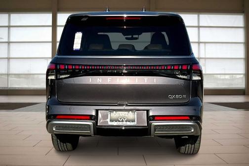 2025 INFINITI QX80 LUXE