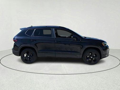 2025 Volkswagen Taos 1.5T SE Black
