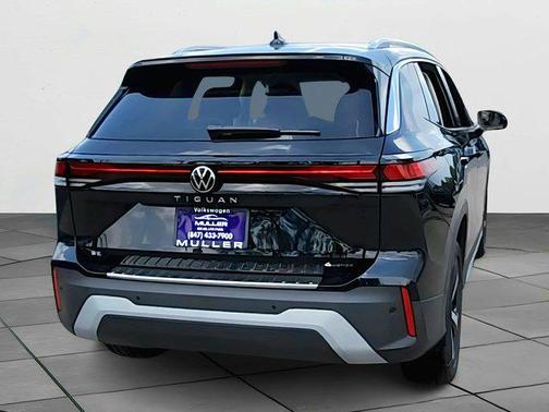 Deep Black Pearl 2025 Volkswagen Tiguan 2.0T SE 4MOTION