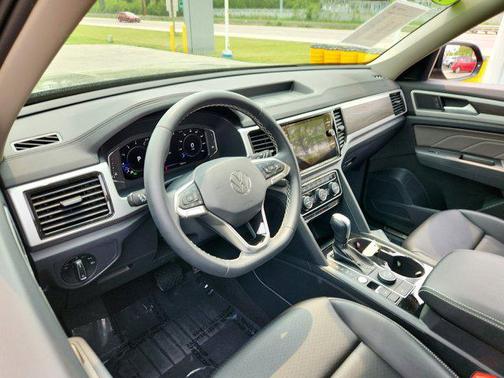 2022 Volkswagen Atlas 3.6L SE w/Technology