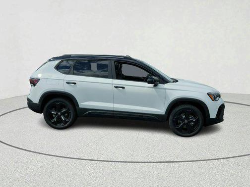 2025 Volkswagen Taos 1.5T SE Black