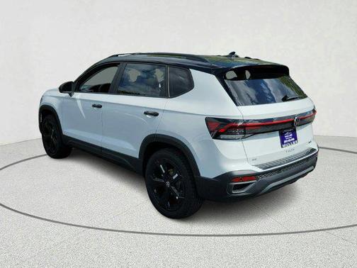 2025 Volkswagen Taos 1.5T SE Black