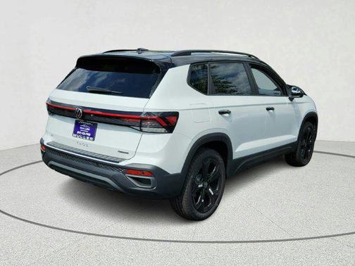 2025 Volkswagen Taos 1.5T SE Black