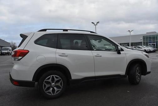 Photo 4 of 28 of 2021 Subaru Forester Premium