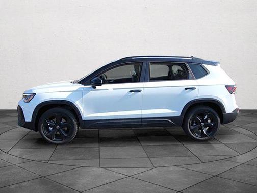 2025 Volkswagen Taos 1.5T SE Black