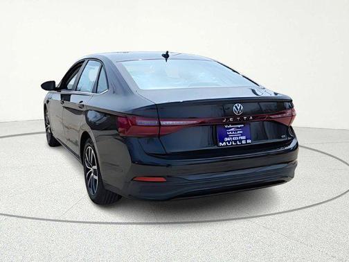 Deep Black Pearl 2026 Volkswagen Jetta 1.4T SE