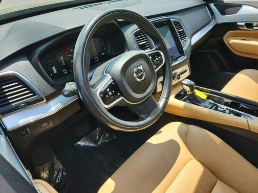 2018 Volvo XC90 T5 Momentum