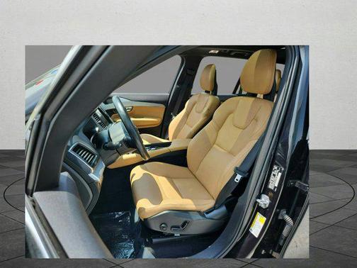 2018 Volvo XC90 T5 Momentum
