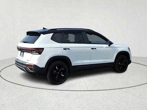 2025 Volkswagen Taos 1.5T SE Black