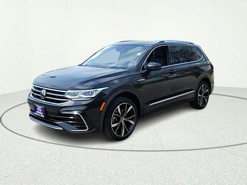 Deep Black Pearl 2022 Volkswagen Tiguan 2.0T SEL R-Line 4MOTION