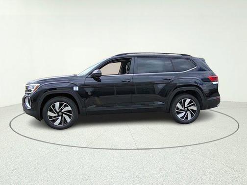 Deep Black Pearl 2026 Volkswagen Atlas 2.0T SE w/Technology 4MOTION