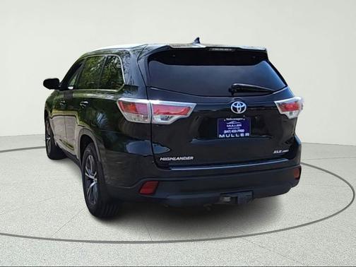 Midnight Black Metallic 2016 Toyota Highlander XLE