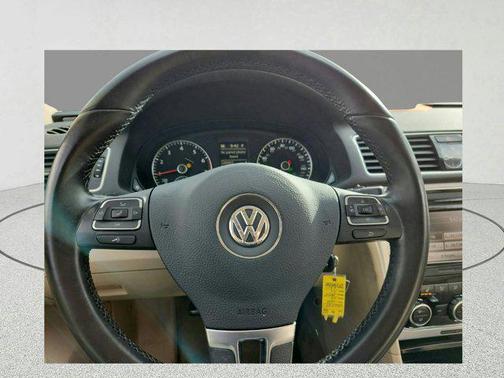 2012 Volkswagen Passat 2.5 SE