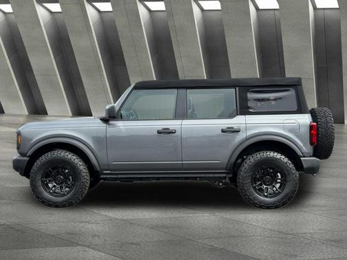 Carbonized Gray Metallic 2025 Ford Bronco Base