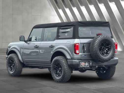 Carbonized Gray Metallic 2025 Ford Bronco Base